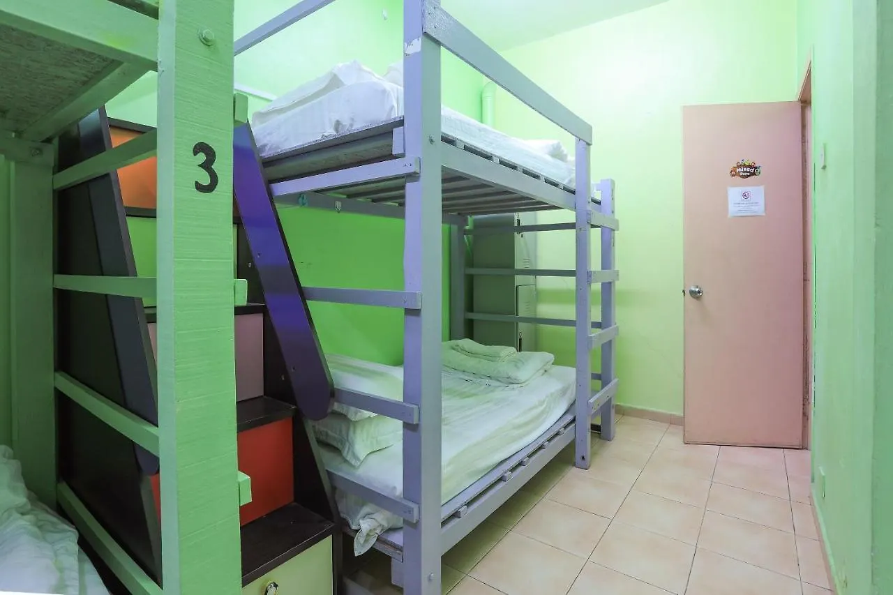 Hotel Oyo Home 90229, 3 Little Birds Homestay 4Bhk Malacca