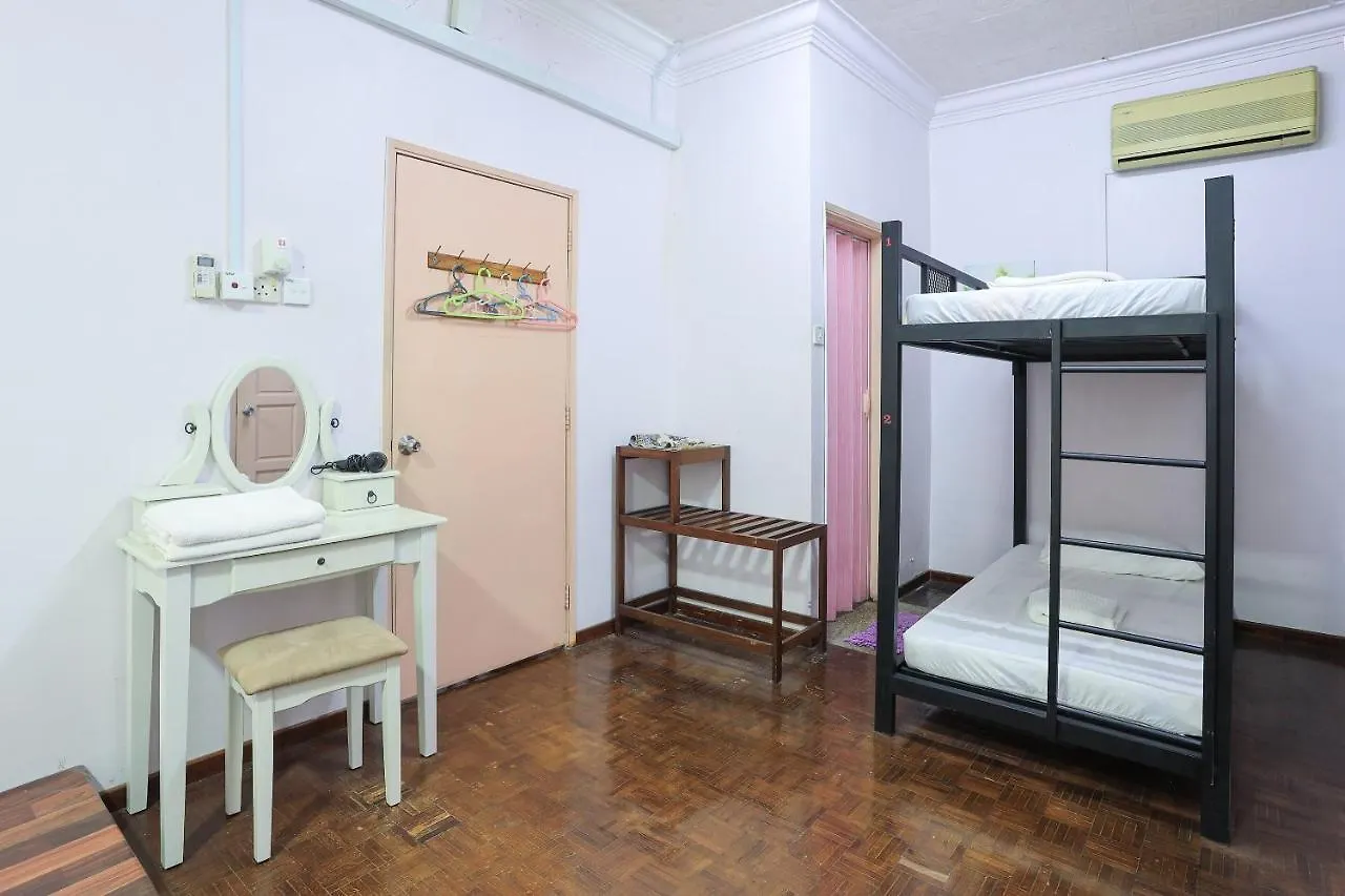 Oyo Home 90229, 3 Little Birds Homestay 4Bhk Malacca Malaysia